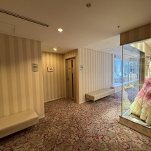 東京ドームホテルの画像｜衣装店の向かいに更衣室があり、その近くにクロークがあり、動線は考えられているなという印象でした
