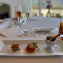 東京ドームホテルの画像｜前菜 - 美食家のオードブル盛り合わせ (フォワグラとリンゴのカラメリゼ、蟹のトマトファルシ等3品)