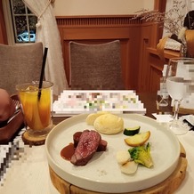 Ｒｏｕｇｅ　Ｂｌａｎｃ（ルージュ：ブラン）の画像｜お肉料理。
梅のソースを初めてたべました。梅が苦手でしたが、このソースは美味しかったです。