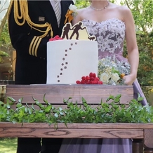 Ｖｅｒｔ　Ｎｏｉｒ（ヴェールノアール）の画像｜ウエディングケーキ。
わんちゃんと新郎新婦、とても可愛いです。