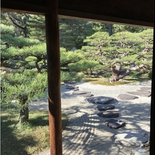 讃岐迎賓館（栗林公園　商工奨励館）の画像｜会場内の庭園の風景です。