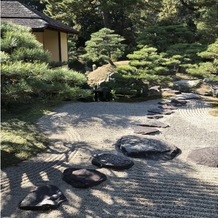 讃岐迎賓館（栗林公園　商工奨励館）の画像｜会場内の庭園の風景です。