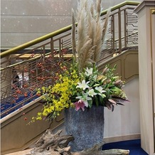 明治神宮・明治記念館の画像｜生花が飾られています。