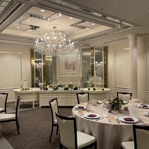 オリエンタルホテル 東京ベイの画像｜可愛らしい雰囲気の披露宴会場