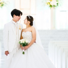 W the style of wedding（ダブリューザスタイルオブウェディング）の画像｜ファーストミート
緊張でガチガチの旦那さん。振り向いた時は緊張で言葉を発しませんでした。笑