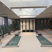 ＨＩＬＬＳＩＤＥ ＶＩＬＬＡ Ｃｉｅｌ ｅｔ Ｖｅｒｔ（ヒルサイドヴィラ シエルヴェルト）の画像｜フラワーシャワーやブーケトスをやる会場です