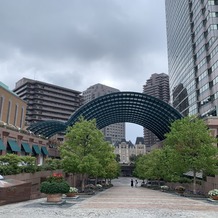 ウェスティンホテル東京の画像｜ホテルは恵比寿ガーデンプレイス内にあります
駅から地上で向かうと写真奥左に見えます