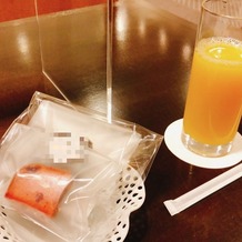 横浜ベイホテル東急の画像｜サロンでのウェルカムドリンクとお茶菓子