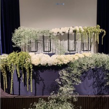 ザ・リッツ・カールトン東京の画像｜高砂の装花。デザインが素敵です。
