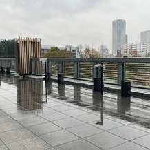 ザ・リッツ・カールトン東京の画像｜挙式後にフラワーシャワー等行うガーデン