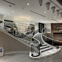 ウェディングスホテル・ベルクラシック東京の画像｜コンコードのダブル階段です