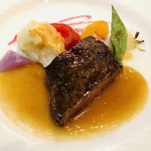 ウェディングスホテル・ベルクラシック東京の画像｜メインのお肉。柔らかくてお年寄りでも食べやすそうです。