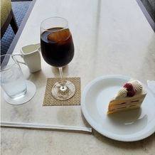 日本平ホテルの画像｜オールダイニングのケーキとコーヒー