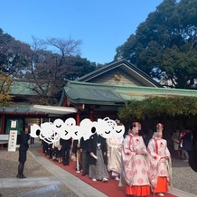 ホテル椿山荘東京の画像｜日枝神社にて、新郎新婦および親族の方々。