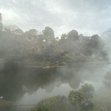 ホテル椿山荘東京の画像｜庭園での雲海です。
ある時間ごとに見ることが出来、また違った庭園の一面を見ることが出来ます。