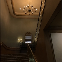 ホテル椿山荘東京の画像｜クラシックな階段。