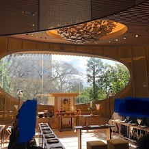ホテル椿山荘東京の画像｜大きな窓からの日光が素敵