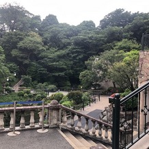 ホテル椿山荘東京の画像｜チャペルを出た後の、庭園の様子です。解放感があり、都会とは思えない静けさ、穏やかさが素敵でした。