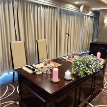 ホテル椿山荘東京の画像｜高砂
椅子カバーはなしのタイプ、キャンドルと装花（キャンドル2000円くらい、装花10万）