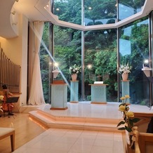 ホテル椿山荘東京の画像｜チャペル「ルミエール」は緑が映える！