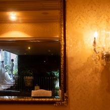 ホテル椿山荘東京の画像｜挙式前の写真撮影（階段）