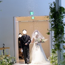 アルカーサル高崎の画像｜新婦入場の時の人工雪を降らせる演出