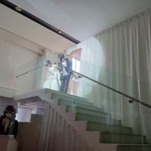 ガーデンテラス長崎　ホテル＆リゾートの画像｜素敵な階段からの登場