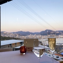 ガーデンテラス長崎　ホテル＆リゾートの画像｜日が落ち、グラデーションになった長崎の景色を一望できます！