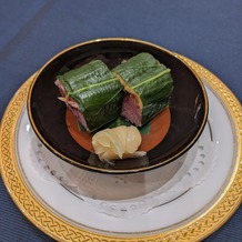 ホテルグランヴィア広島の画像｜穴子寿司。周りは広島菜で巻いてあります。