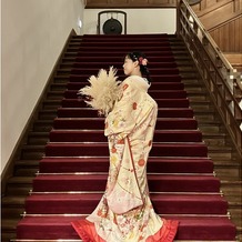 奈良ホテルの画像｜奈良ホテルの赤い階段で撮影しました。
ドレス姿も映えると思います。