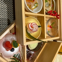 大阪天満宮の画像｜前菜の下はデザートでこの箱がよかったです