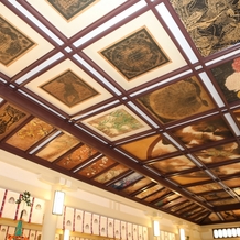 湊川神社・楠公会館の画像｜神殿内の天井