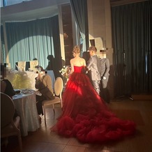 Wedding World ARCADIA SAGA（ウェディングワールド・アルカディア佐賀）の画像｜可愛く綺麗目になるこの赤いドレスを選びました！