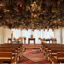 LISERJU Ravimore（リサージュ　ラヴィモア）の画像｜ドライフラワーが敷き詰められた素敵な挙式会場