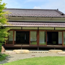 迎賓館　サクラヒルズ川上別荘の画像｜神前式の会場をお庭から