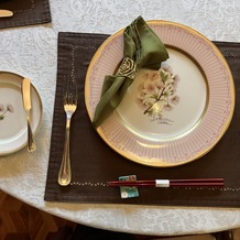 迎賓館　サクラヒルズ川上別荘の画像｜桜がモチーフとなっている食器が用意されています。