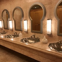 ホテル ザ・マンハッタンの画像｜お手洗い
洗面台まで作りが凝っている