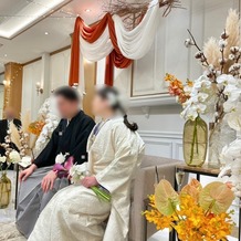 麻布迎賓館の画像｜高砂は高さがないのでゲストと同じ目線で楽しめました