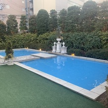 アーカンジェル迎賓館　仙台の画像｜ガーデンにはプールがあり、演出でも使えるそうです。