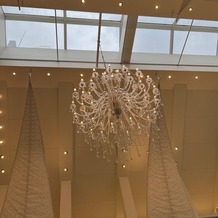 アーカンジェル迎賓館　仙台の画像｜自然光が入る挙式会場