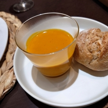アーフェリーク迎賓館　熊本の画像｜濃厚なかぼちゃのスープ。実際には、お皿が違うのかな？と思います。