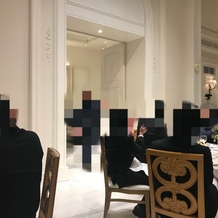 アーククラブ迎賓館　広島の画像｜披露宴会場
新郎新婦入場