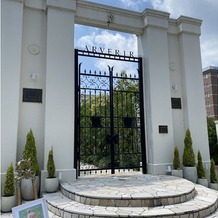 アーヴェリール迎賓館　姫路の画像｜印象的な大きな扉の入り口