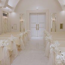 アーヴェリール迎賓館　姫路の画像｜白を貴重としていて本当に素敵でした。サイドの白いお花は変更もできるそうです。
