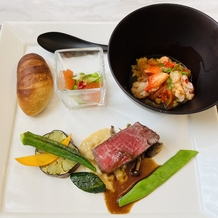 アーヴェリール迎賓館　大宮の画像｜前菜、オマールエビのパエリア風、
牛肉