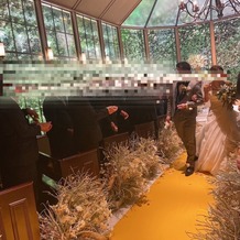 アーヴェリール迎賓館　名古屋の画像｜装花は季節によって変わるそうです。
こちらについては追加料金なし。
取る事も可能とのことです。