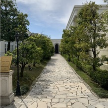 アーヴェリール迎賓館　富山の画像｜外の門を潜った先にあるシンデレラロード