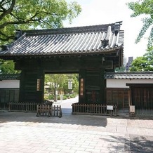 ＧＡＲＤＥＮ ＲＥＳＴＡＵＲＡＮＴ ＴＯＫＵＧＡＷＡＥＮ（ガーデンレストラン徳川園）の画像｜立派な黒門