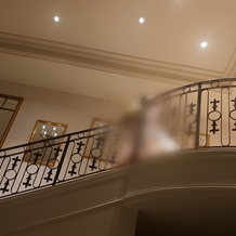 アーヴェリール迎賓館　岡山の画像｜階段からの新郎新婦の再登場