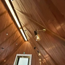 ベイサイド迎賓館　神戸の画像｜チャペル天井と照明